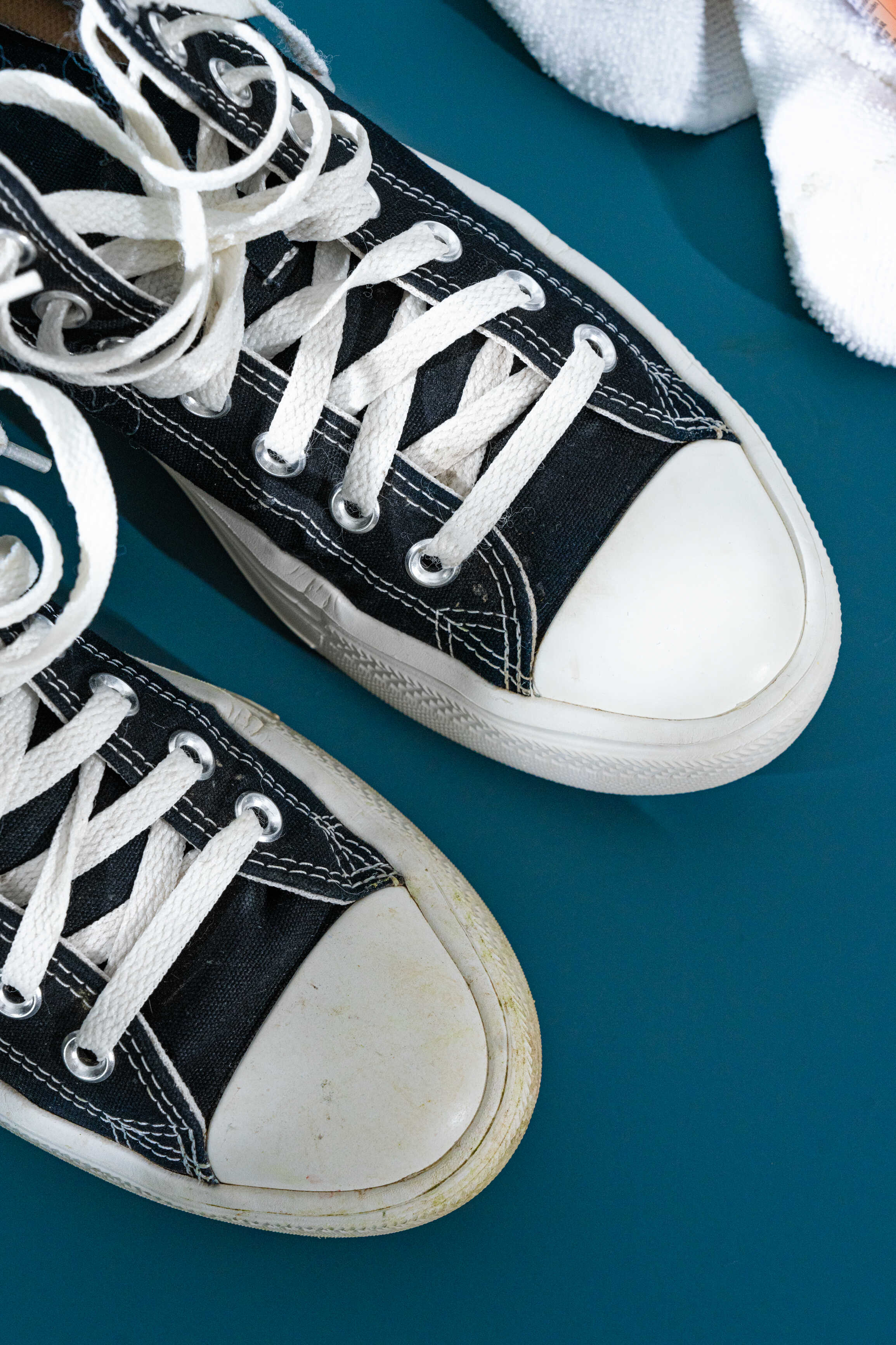 Limpiador de Zapatillas (suelas y entre suelas) - KIT Magic Cleaner 100 ml + Esponja