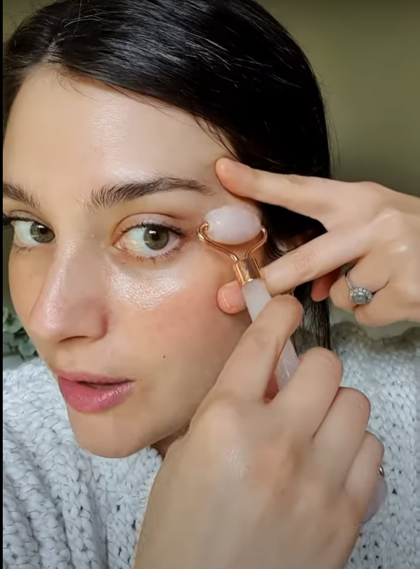 Masaje Facial de Ojos con Roller