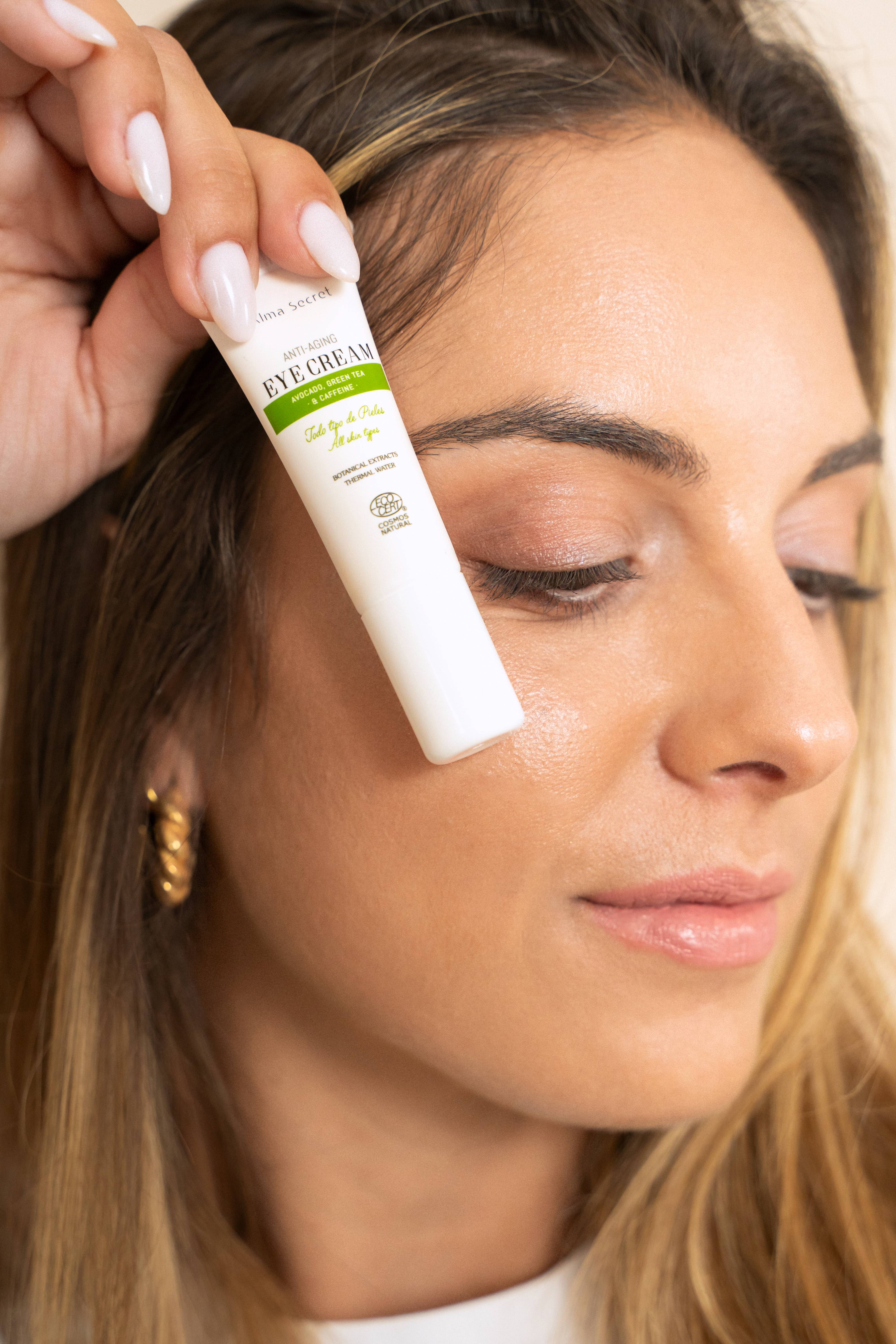 Contorno de Ojos Aguacate y Cafeína Formato Viaje 10ml | Alma Secret